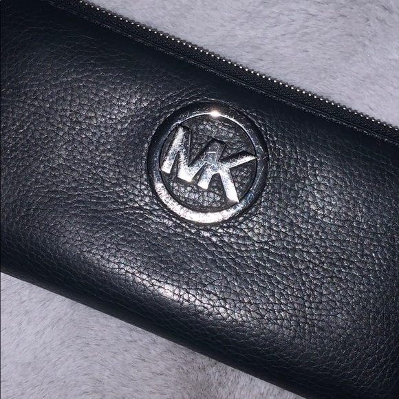 Michael Kors Wallet - Picture 2 of 5